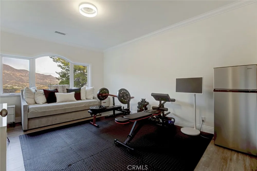 350 Starlight Crest La Canada Flintridge, CA 91011