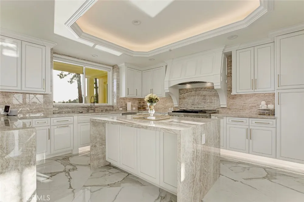 350 Starlight Crest La Canada Flintridge, CA 91011