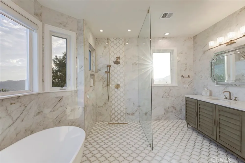 350 Starlight Crest La Canada Flintridge, CA 91011