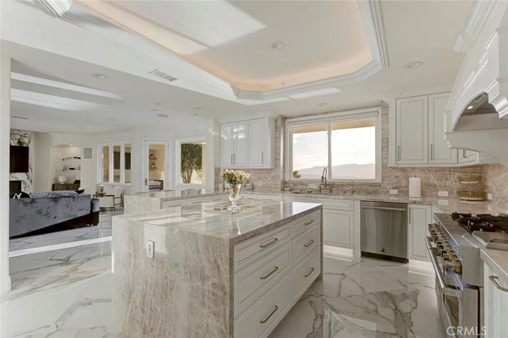350 Starlight Crest La Canada Flintridge, CA 91011