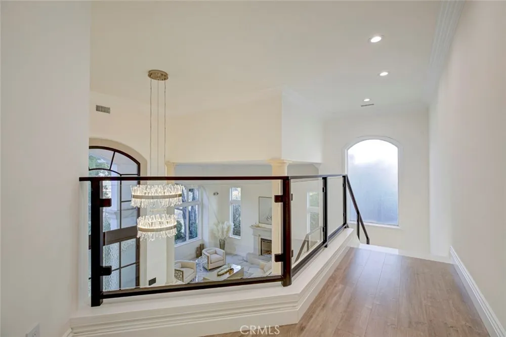 350 Starlight Crest La Canada Flintridge, CA 91011