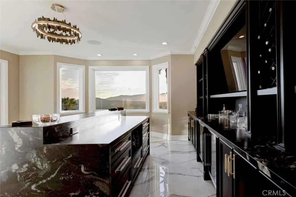 350 Starlight Crest La Canada Flintridge, CA 91011