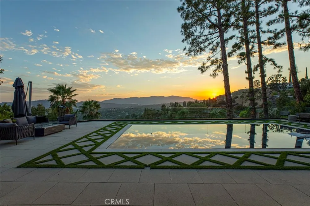 350 Starlight Crest La Canada Flintridge, CA 91011