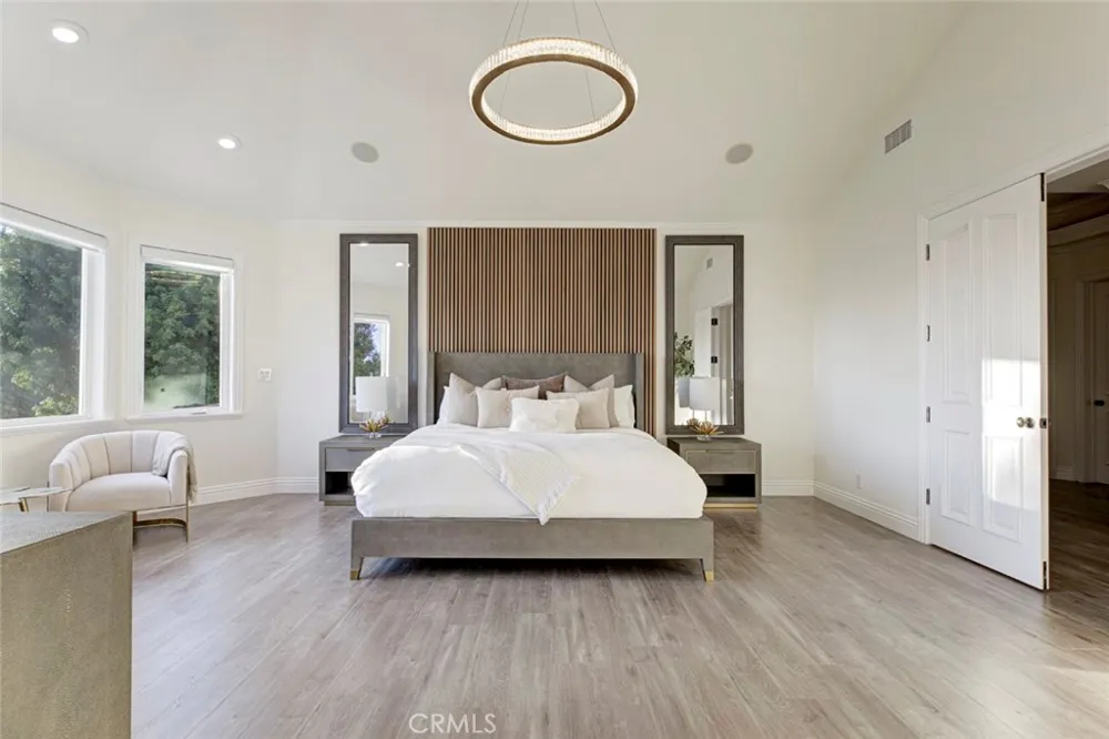 350 Starlight Crest La Canada Flintridge, CA 91011