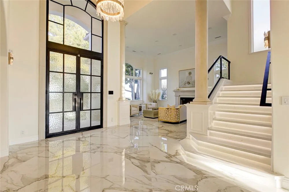 350 Starlight Crest La Canada Flintridge, CA 91011