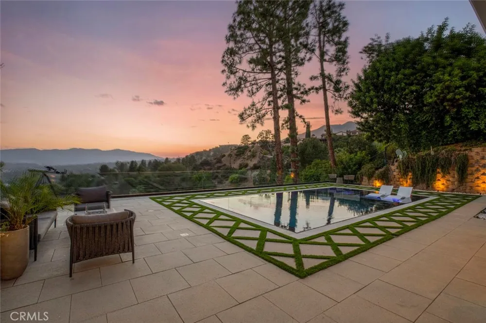 350 Starlight Crest La Canada Flintridge, CA 91011