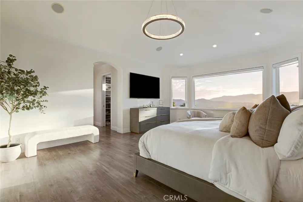 350 Starlight Crest La Canada Flintridge, CA 91011