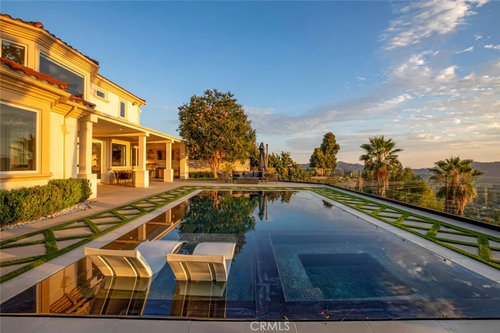350 Starlight Crest La Canada Flintridge, CA 91011