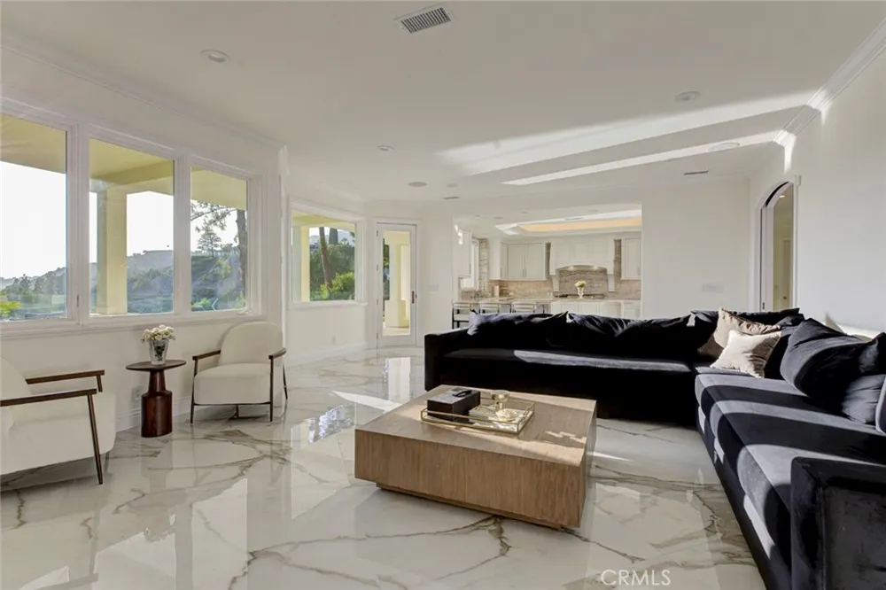 350 Starlight Crest La Canada Flintridge, CA 91011