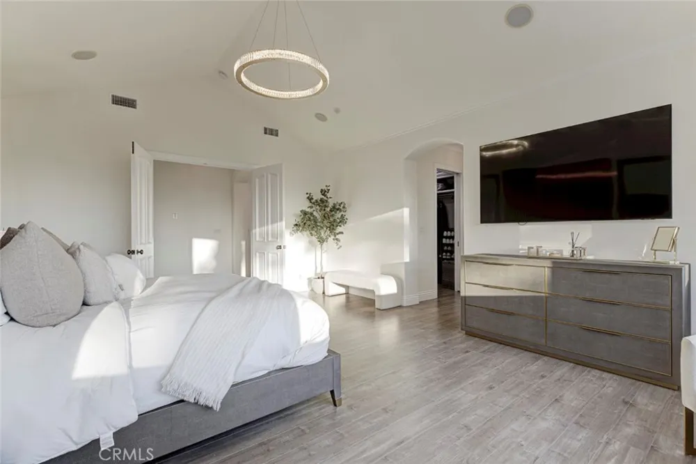 350 Starlight Crest La Canada Flintridge, CA 91011