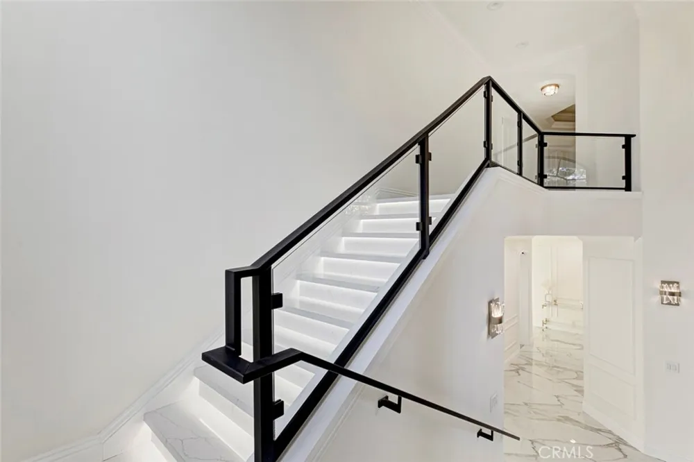 350 Starlight Crest La Canada Flintridge, CA 91011