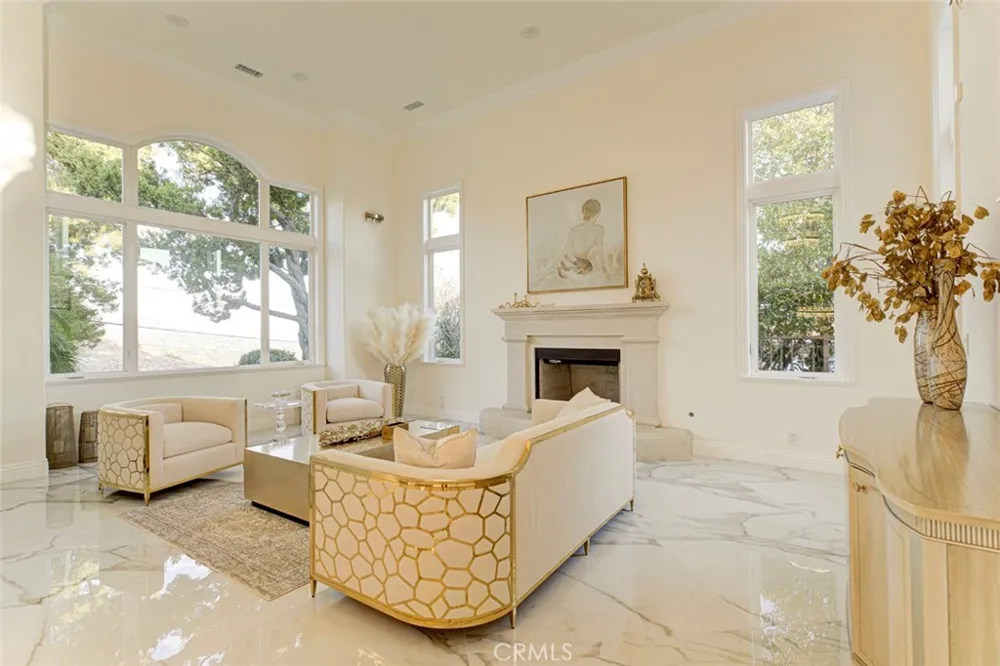 350 Starlight Crest La Canada Flintridge, CA 91011