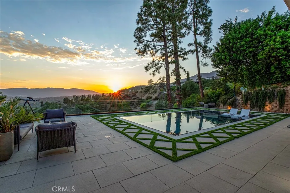 350 Starlight Crest La Canada Flintridge, CA 91011