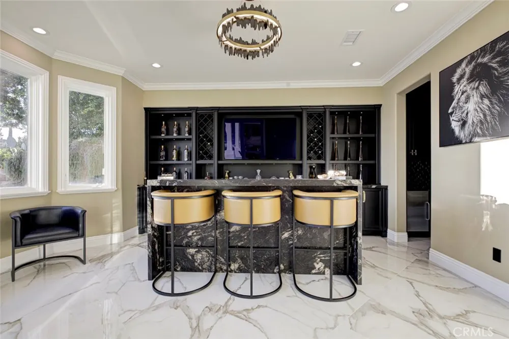 350 Starlight Crest La Canada Flintridge, CA 91011