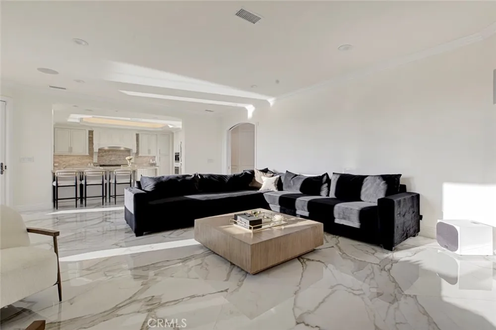 350 Starlight Crest La Canada Flintridge, CA 91011