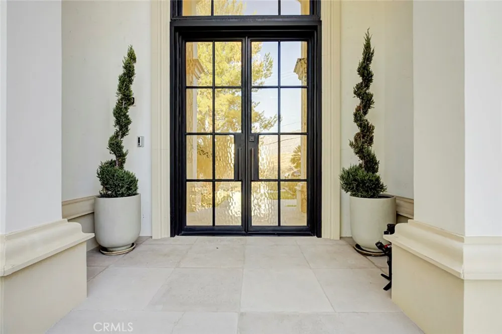 350 Starlight Crest La Canada Flintridge, CA 91011