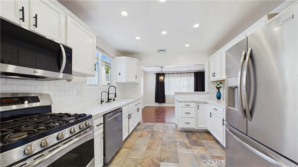 7838 Ellenbogen Street Sunland, CA 91040
