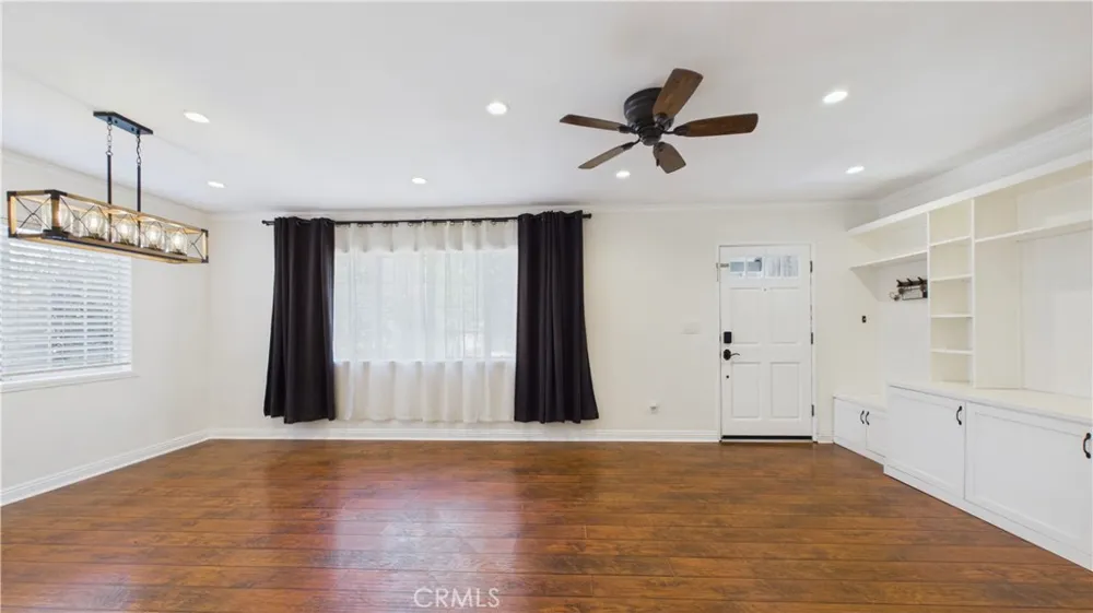 7838 Ellenbogen Street Sunland, CA 91040