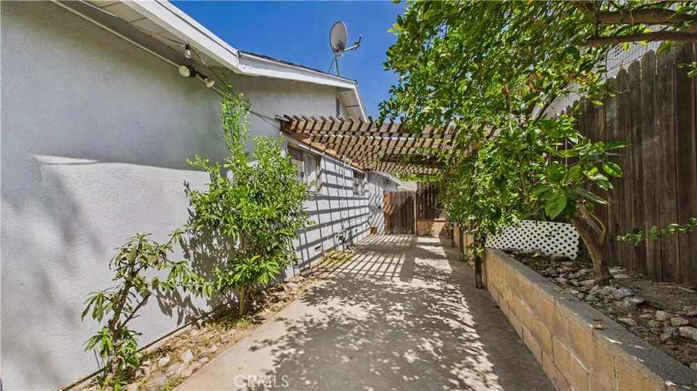 7838 Ellenbogen Street Sunland, CA 91040