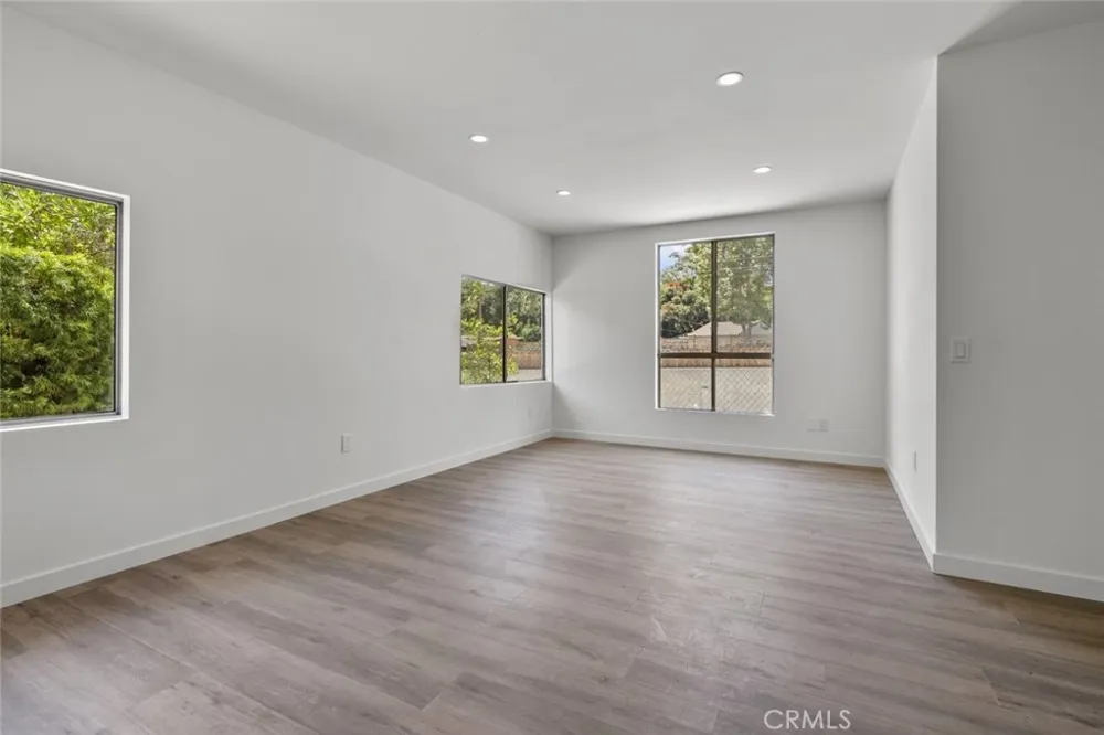 1757 June Lane Glendale, CA 91208