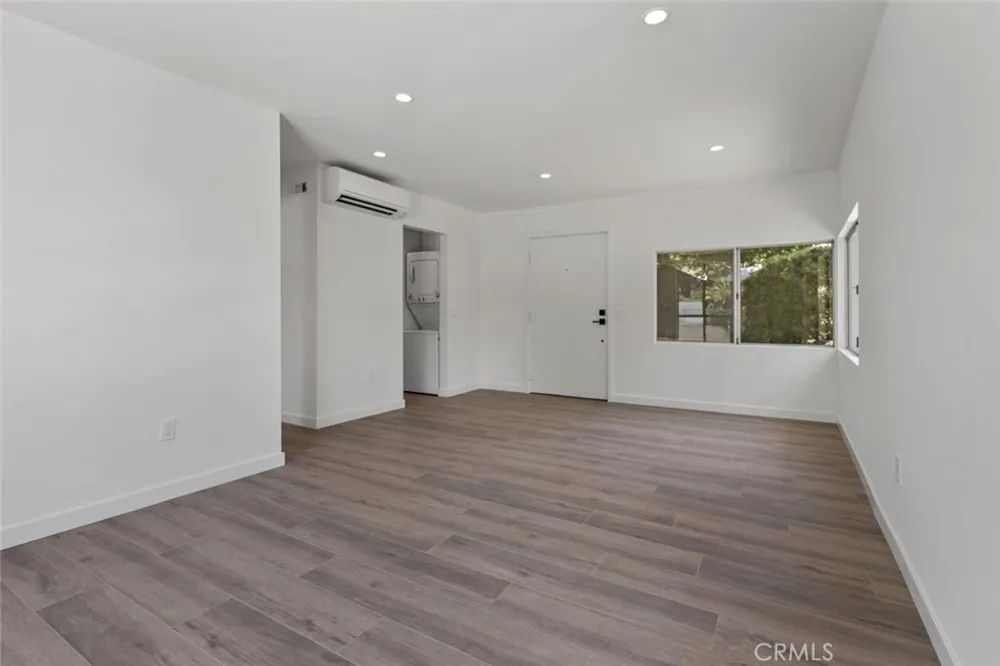 1757 June Lane Glendale, CA 91208