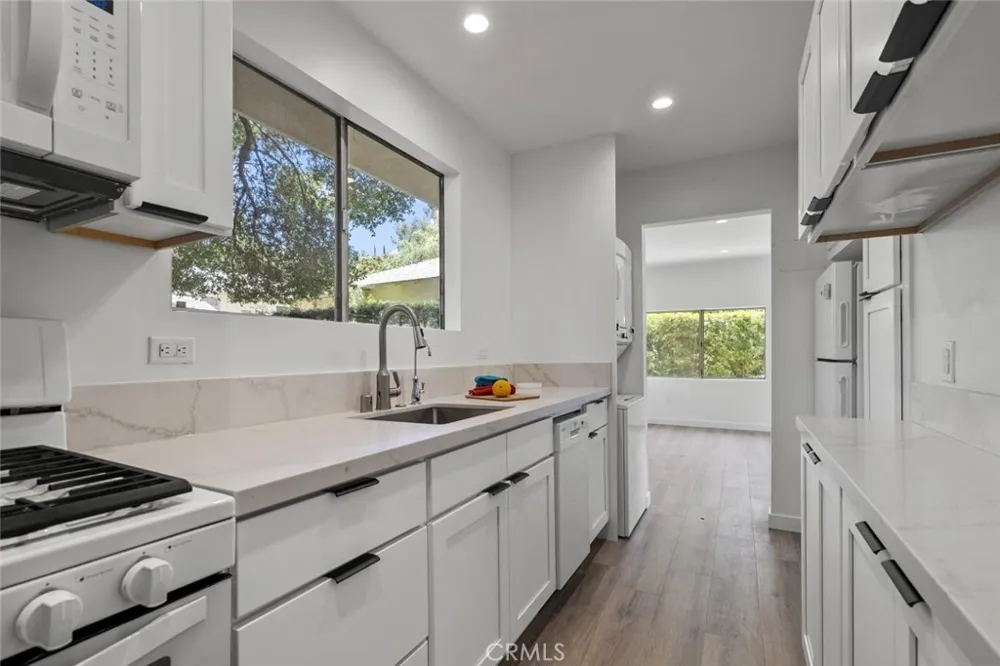 1757 June Lane Glendale, CA 91208