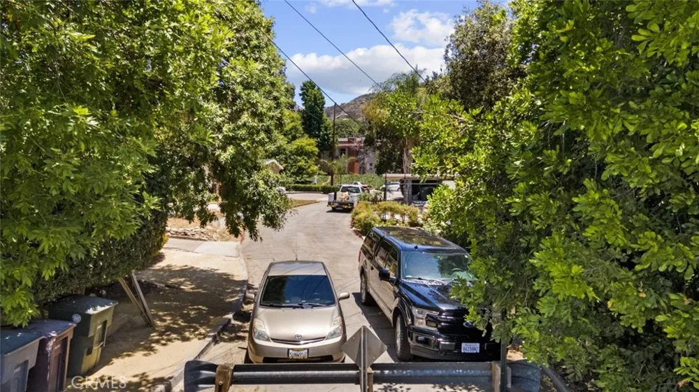 1757 June Lane Glendale, CA 91208