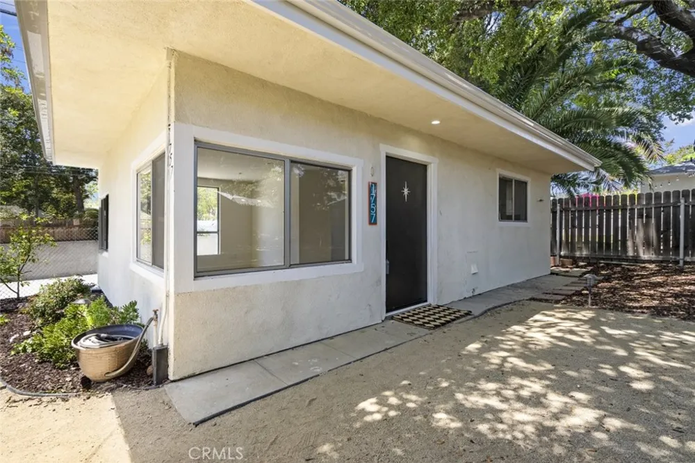 1757 June Lane Glendale, CA 91208