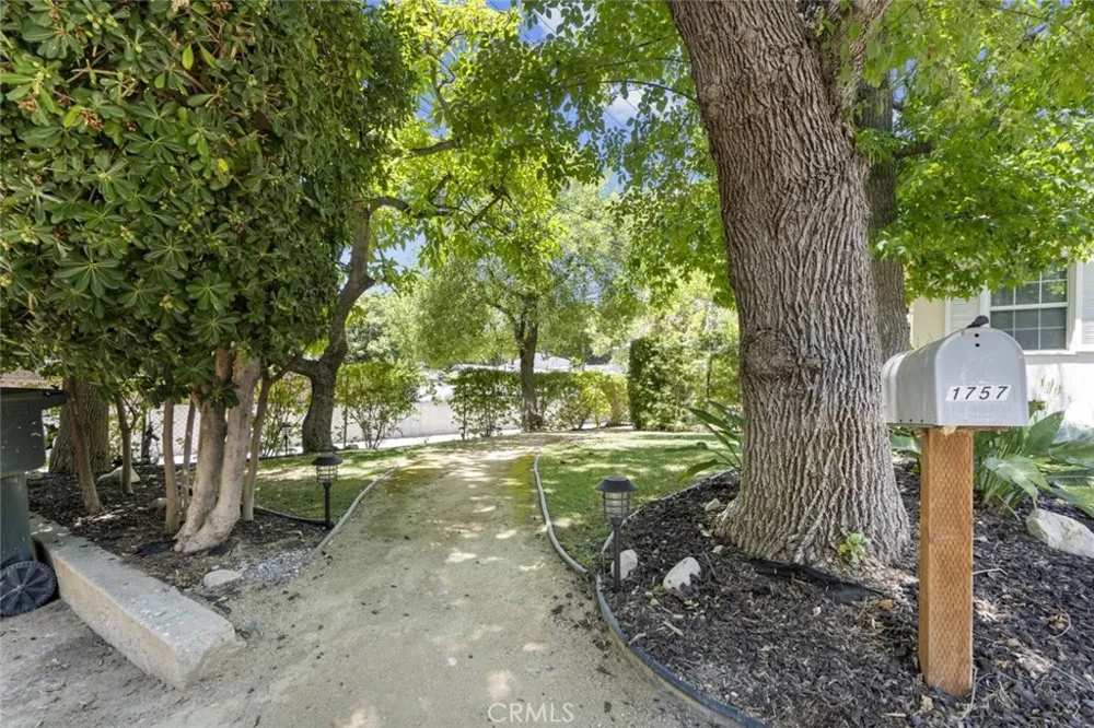 1757 June Lane Glendale, CA 91208