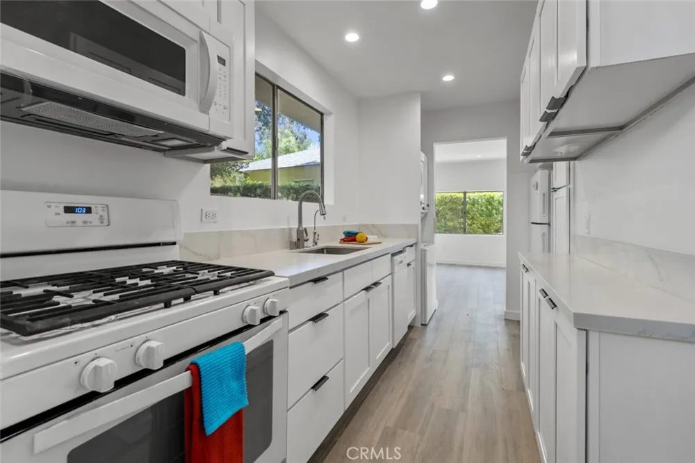 1757 June Lane Glendale, CA 91208