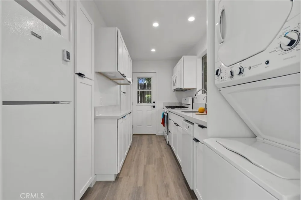 1757 June Lane Glendale, CA 91208