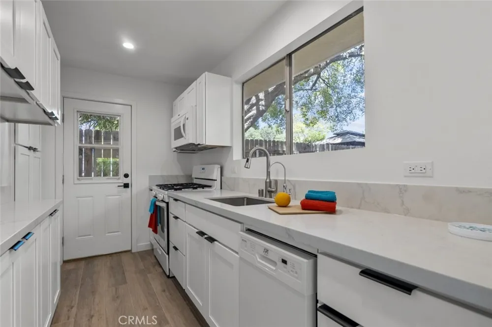1757 June Lane Glendale, CA 91208