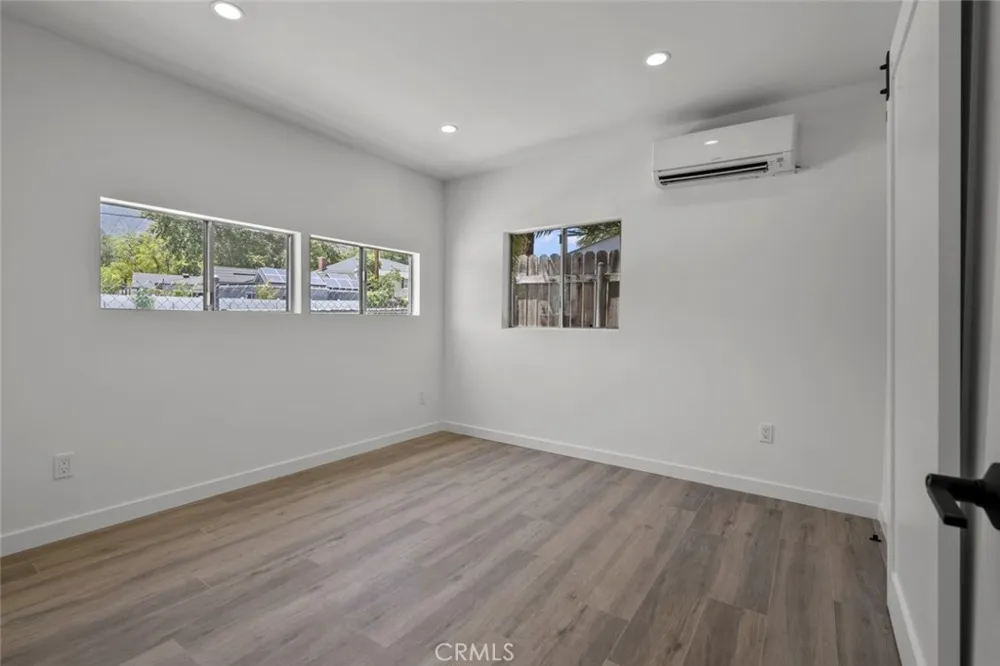 1757 June Lane Glendale, CA 91208