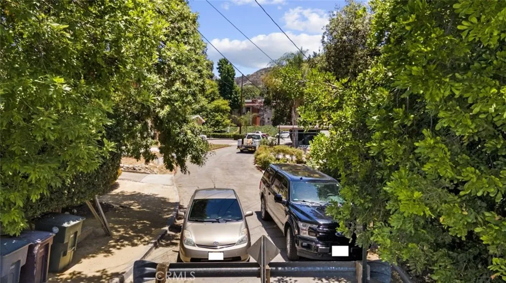1757 June Lane Glendale, CA 91208
