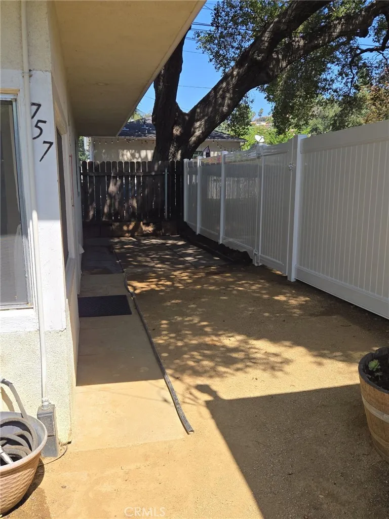1757 June Lane Glendale, CA 91208