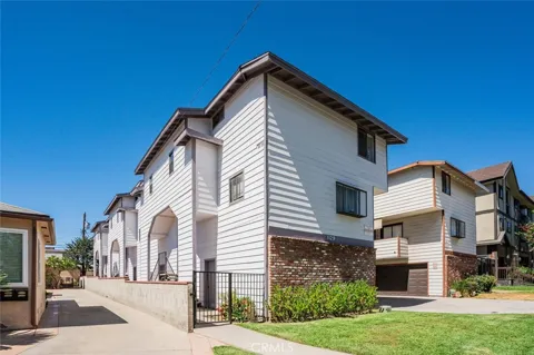 1129 Linden Avenue #3