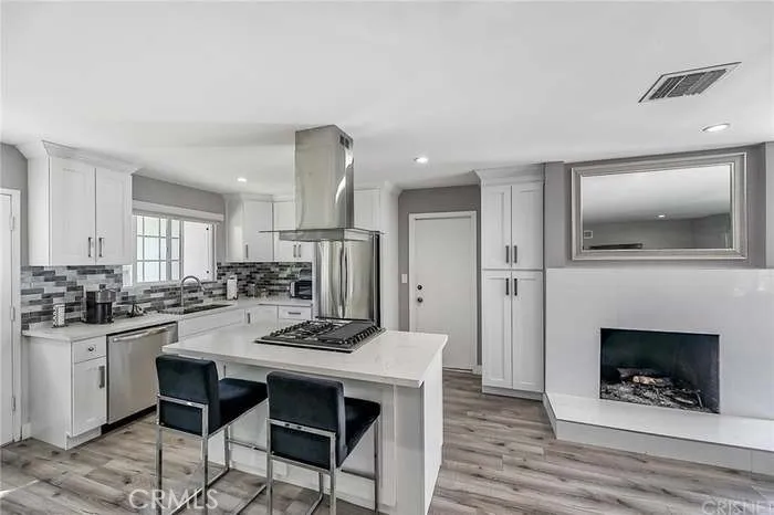19221 Napa Northridge, CA 91324