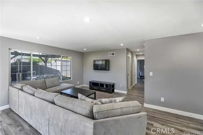 19221 Napa Northridge, CA 91324