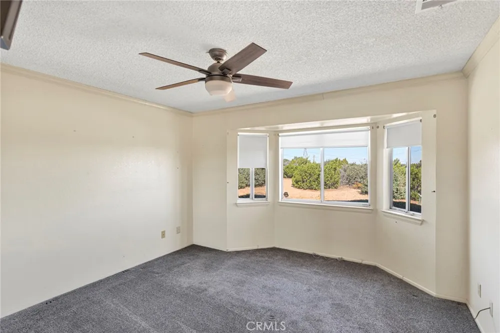 7824 Columbine Oak Hills, CA 92344