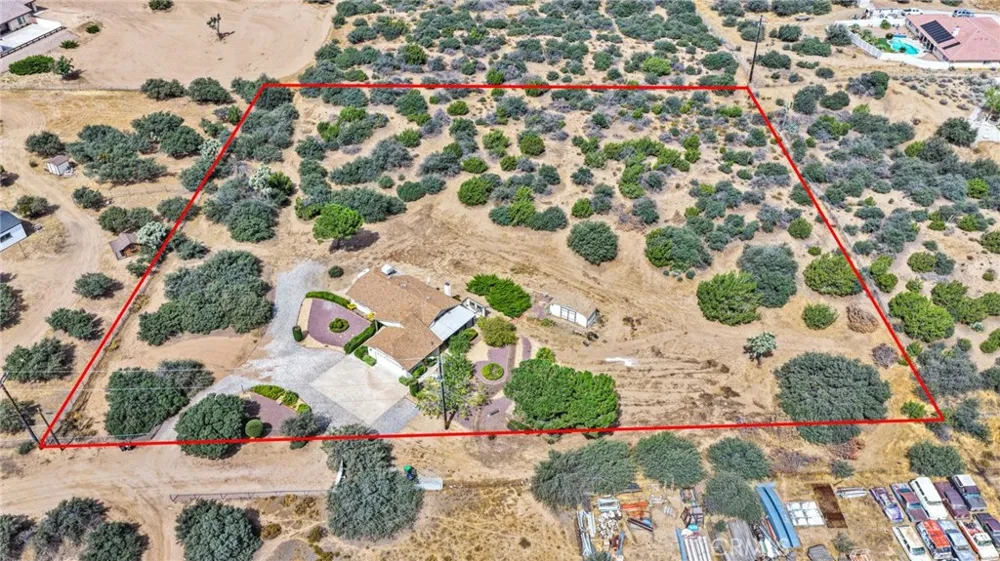 7824 Columbine Oak Hills, CA 92344