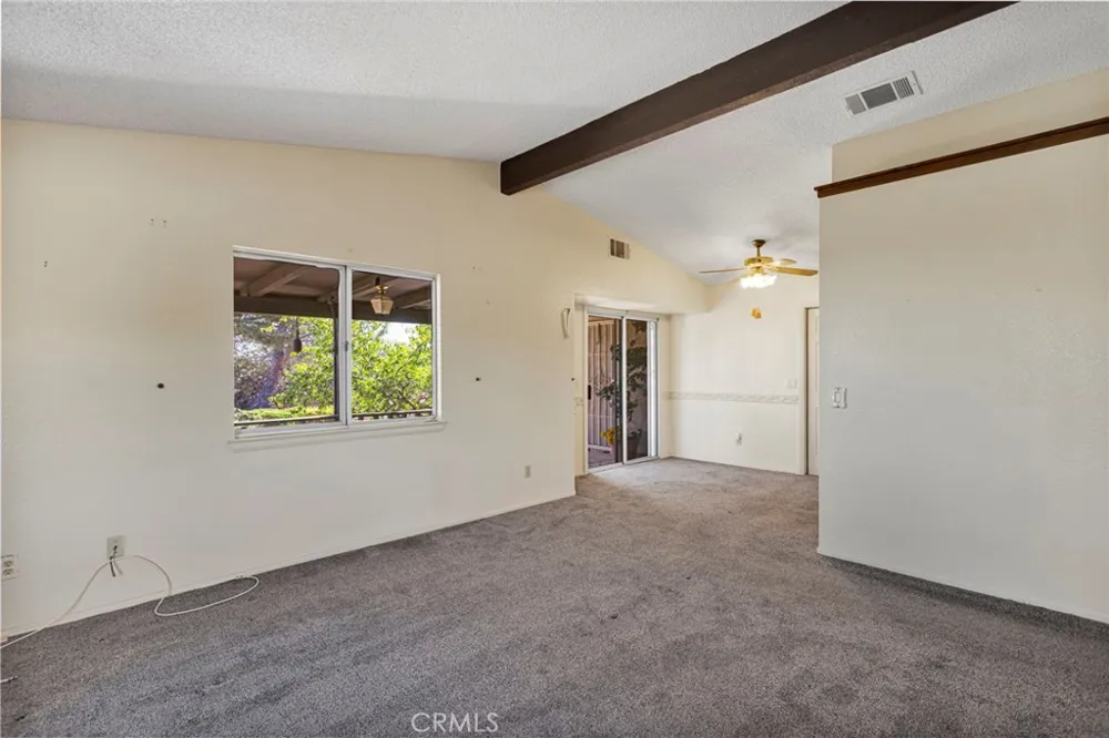 7824 Columbine Oak Hills, CA 92344