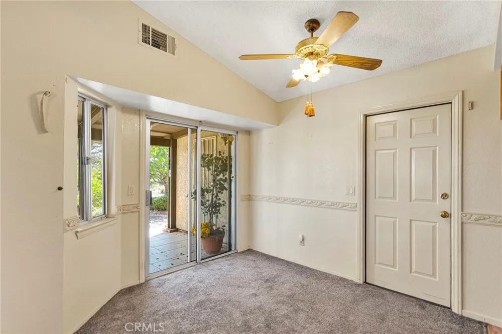 7824 Columbine Oak Hills, CA 92344