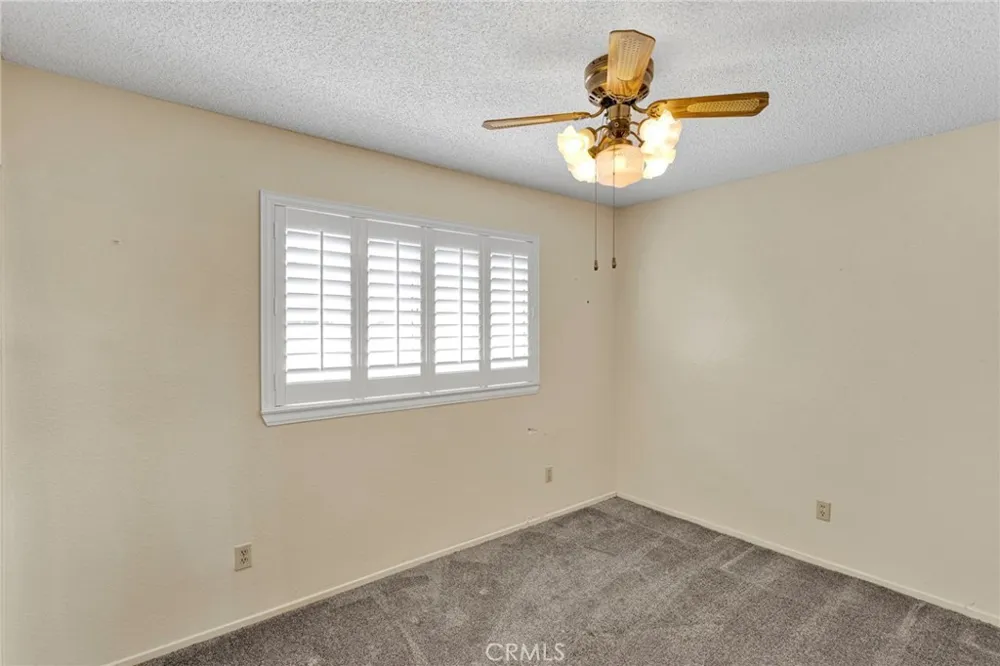 7824 Columbine Oak Hills, CA 92344