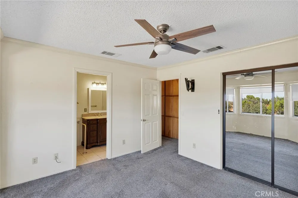 7824 Columbine Oak Hills, CA 92344