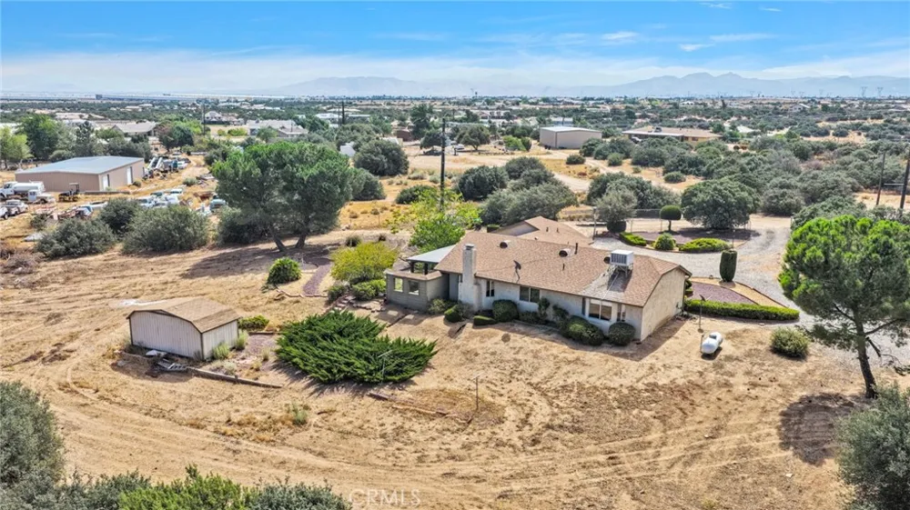 7824 Columbine Oak Hills, CA 92344