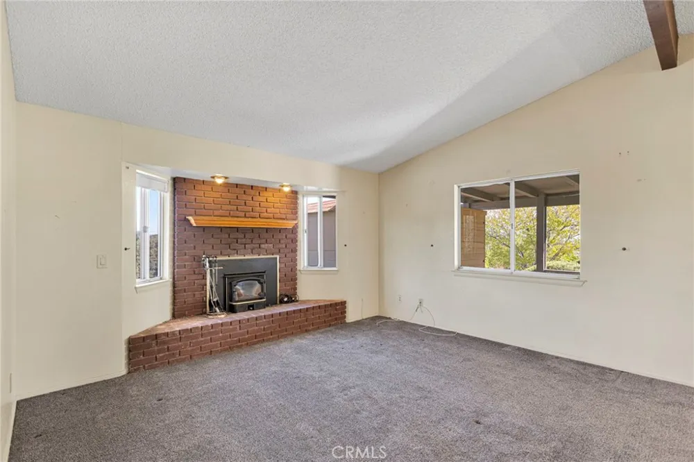 7824 Columbine Oak Hills, CA 92344