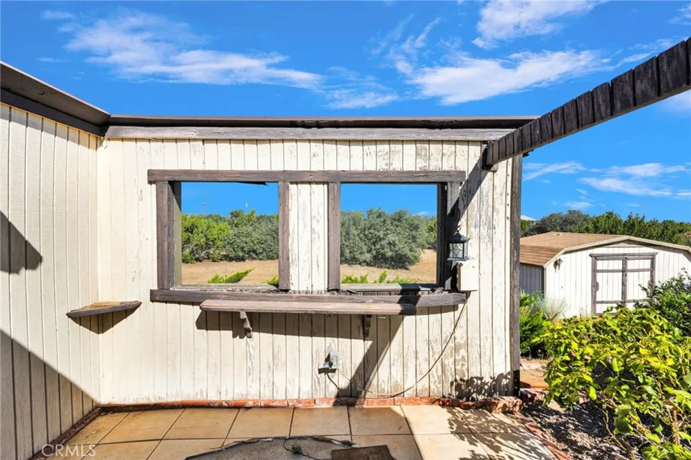 7824 Columbine Oak Hills, CA 92344