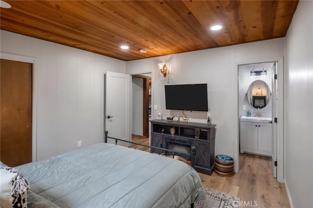 397 Wabash Lane Sugarloaf, CA 92386