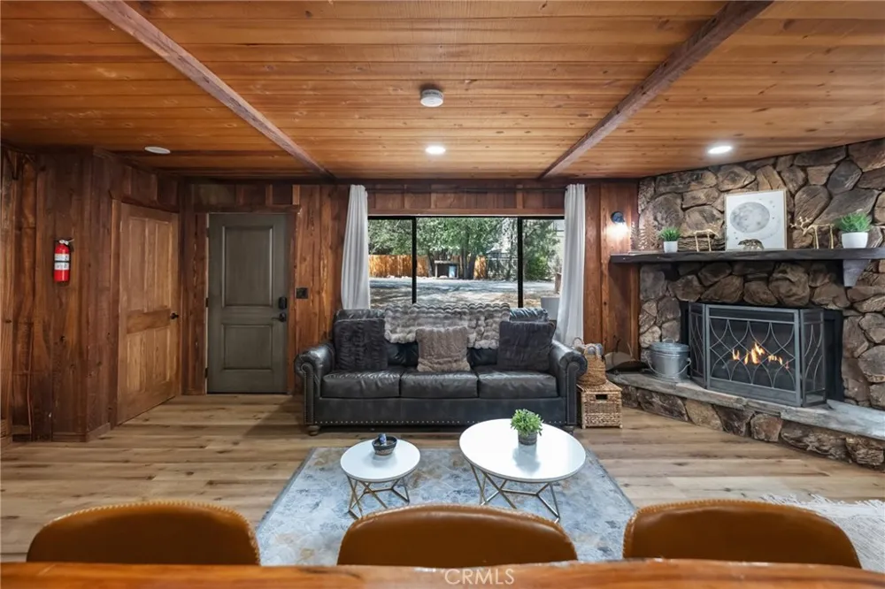 397 Wabash Lane Sugarloaf, CA 92386