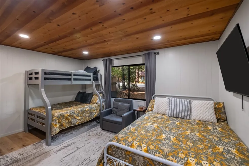 397 Wabash Lane Sugarloaf, CA 92386